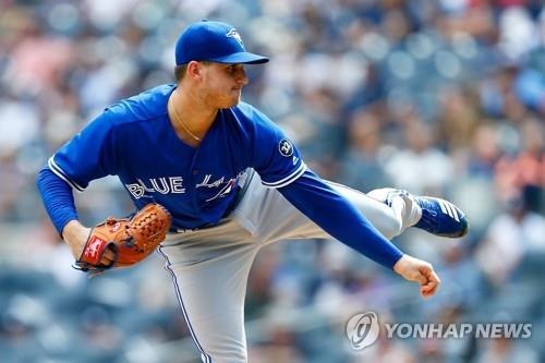 2018년 9월 16일 게티 이미지스 파일 사진에서 토론토 블루제이스의 토마스 패논은 뉴욕 양키스와의 메이저리그 정규시즌 경기 1회말 투구를 하고 있다.