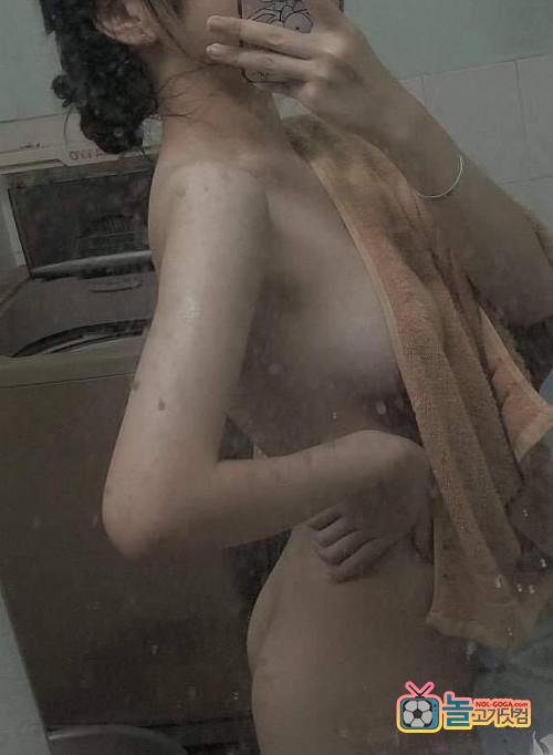 다 보여줄려고 하는 년들