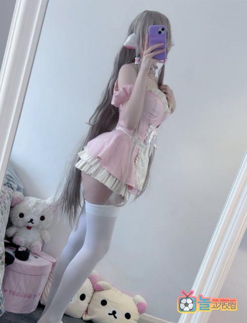 셀카 찍는 스시년들