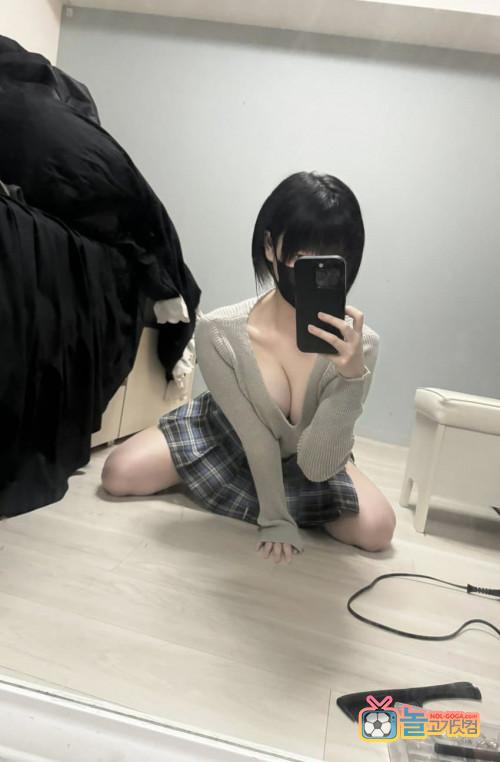 셀카 찍는 스시년들