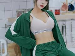 볼륨감 넘치는 오징어게임 레이싱 모델 소희